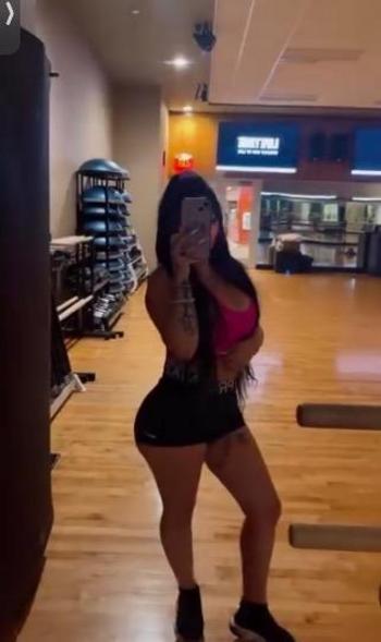 Nessa, 26  female escort, Minot