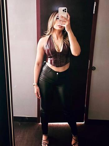 Ava, 26  female escort, Minot