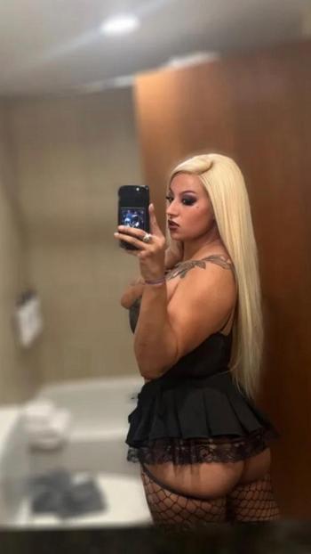 Ivory Raye, 23  female escort, Minot